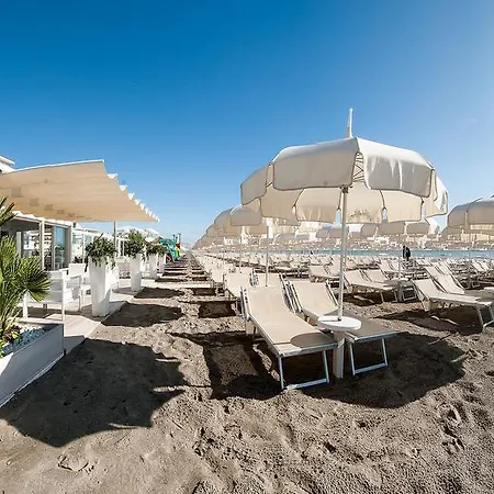 Byron Hotel 3*